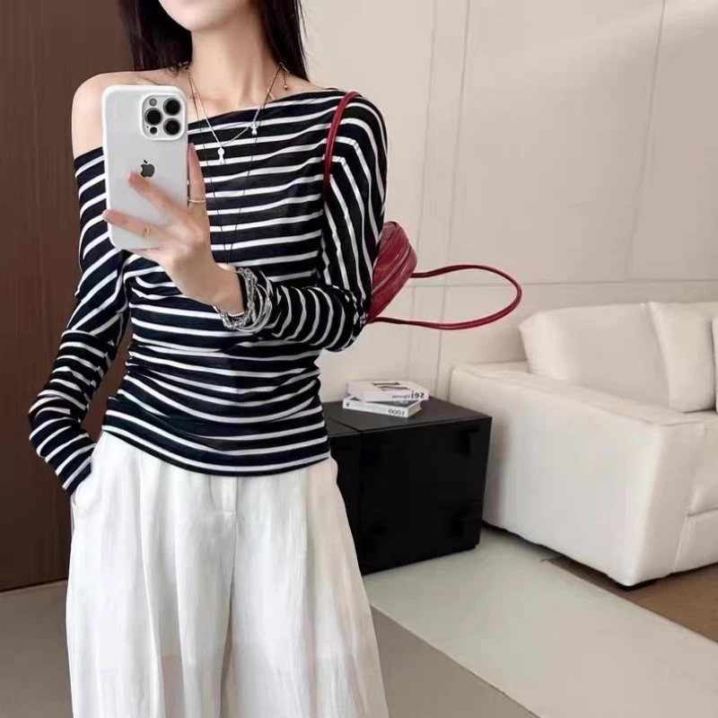 设计感一字肩条纹撞色防晒罩衫2025夏季新款长袖t恤女斜肩上衣