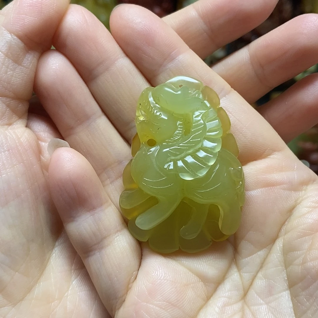 岫玉未镶嵌吊坠(赠链)