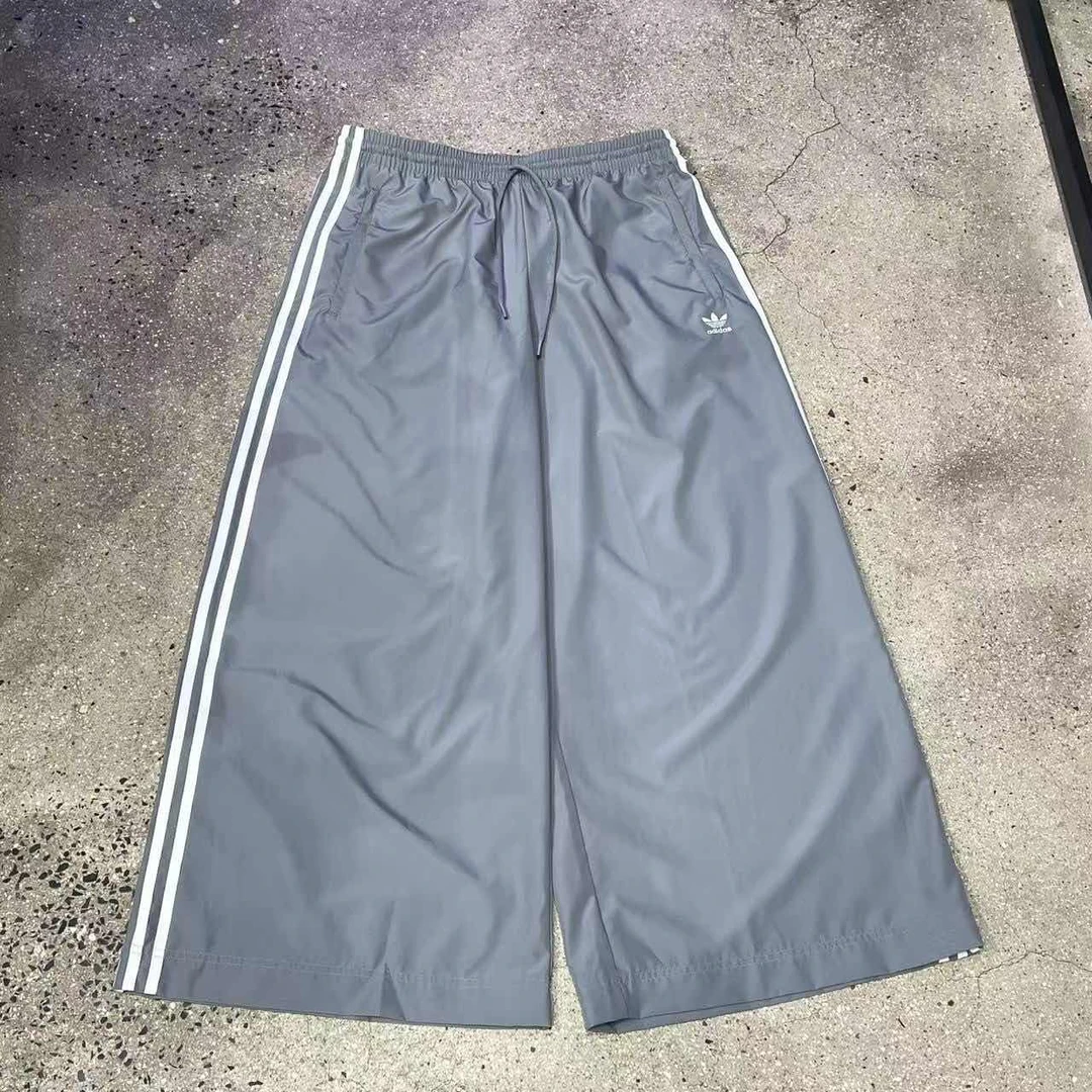 adidas/阿迪达斯女装三叶草经典宽松三条纹运动裤新款长裤 JD3389