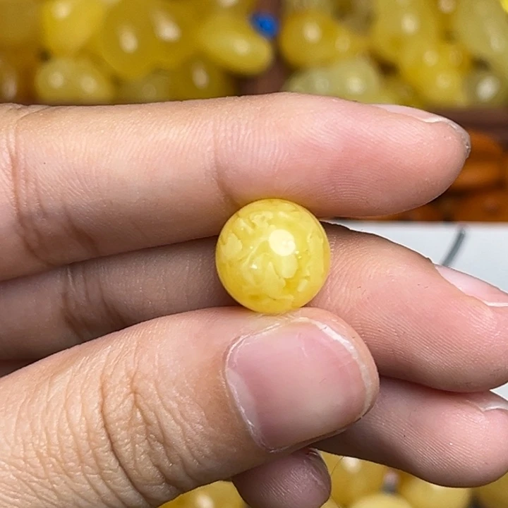 *****蜜蜡未镶嵌珠宝奇石满蜡妖花圆珠 微瑕