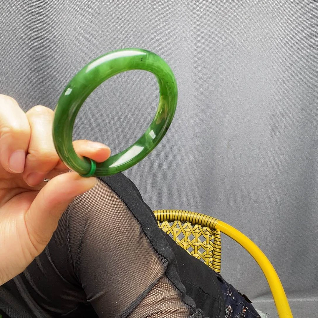 ****╮和田玉未镶嵌手镯