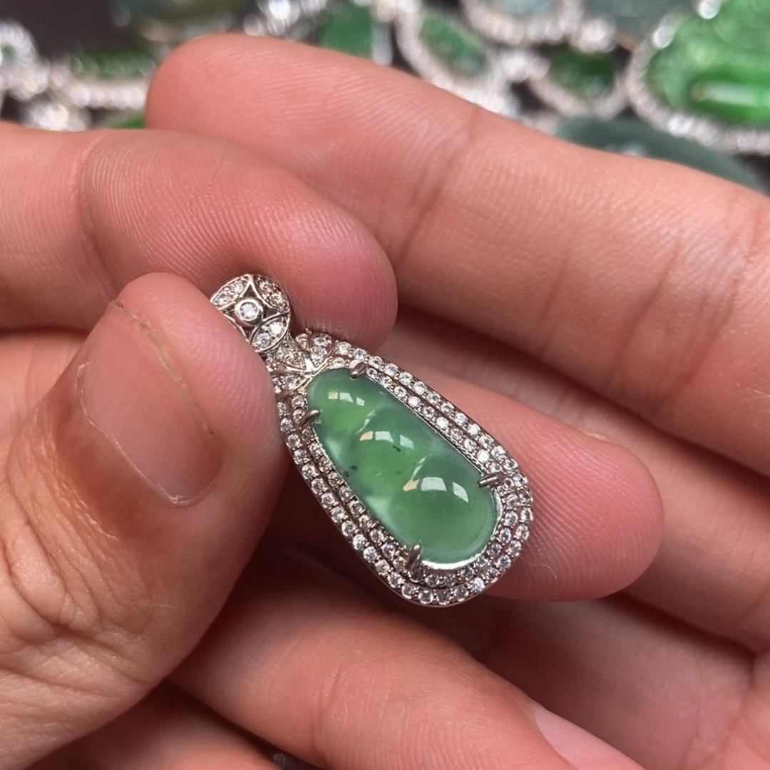 翡翠未镶嵌吊坠(不含链)