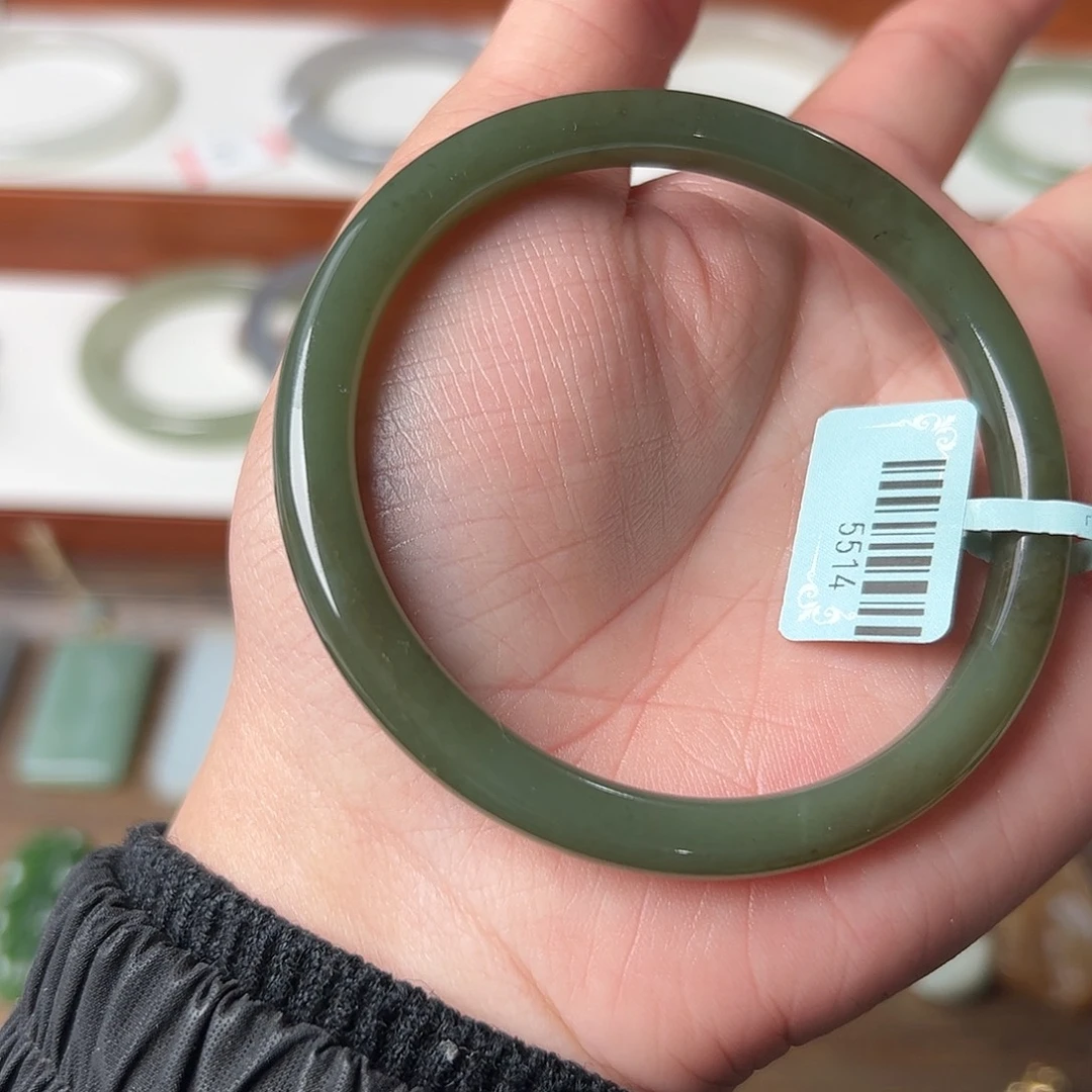 和田玉未镶嵌手镯