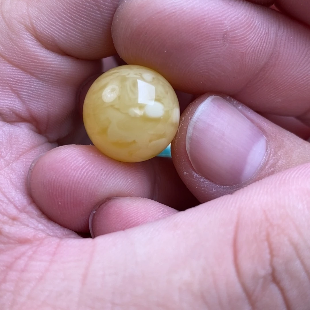 蜜蜡裸石未镶嵌张*狗