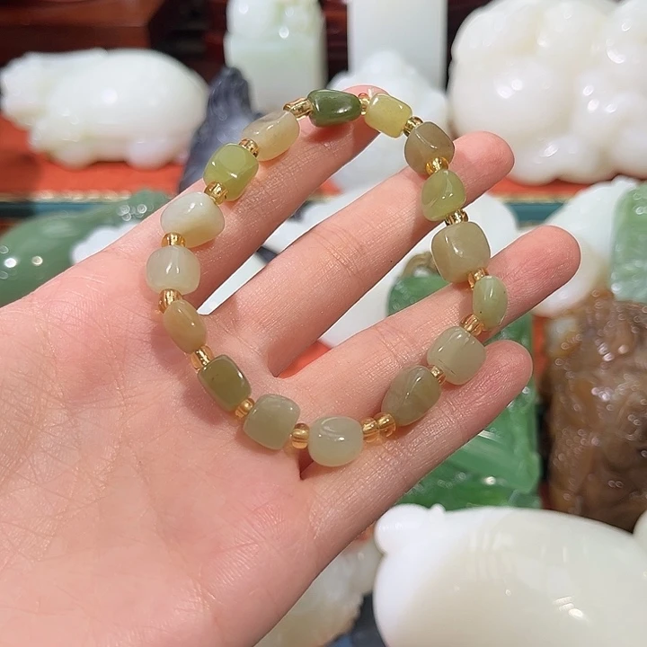 天***。颈饰未镶嵌和田玉