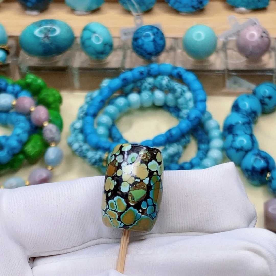 绿松石未镶嵌珠宝奇石