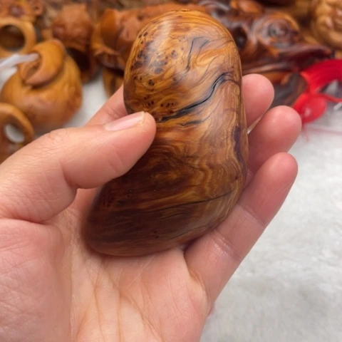 【闪购商品】柏木（崖柏）金****校正宗北太行陈化黑金瘤纹理把件