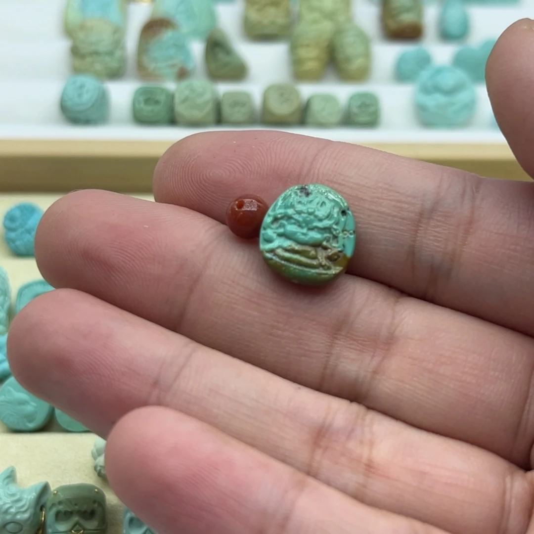 南红玛瑙未镶嵌B193牛鼻子孔1.39g