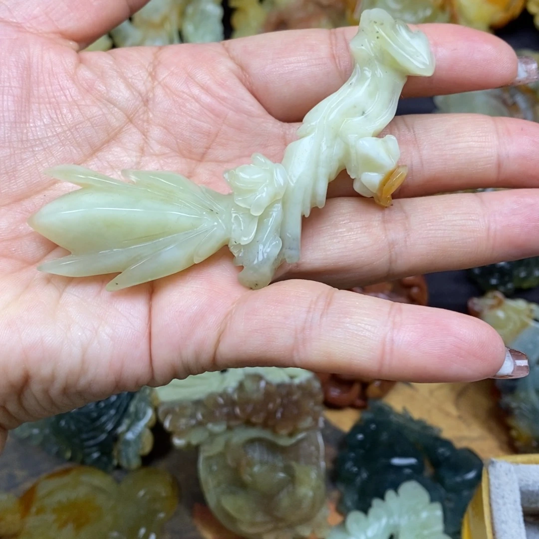 蛇纹石玉颈饰未镶嵌