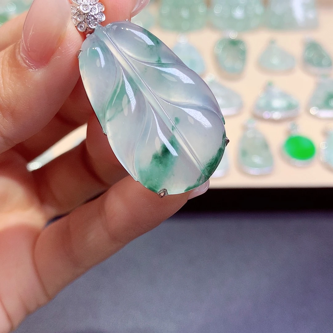 颈饰18K金镶嵌翡翠翡翠