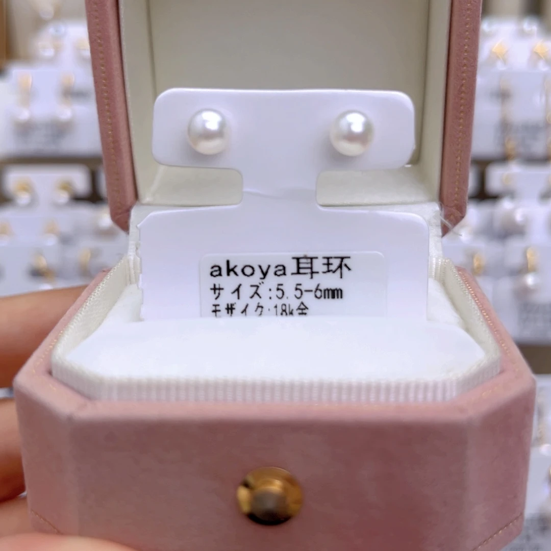 18K金镶嵌海水珍珠耳饰