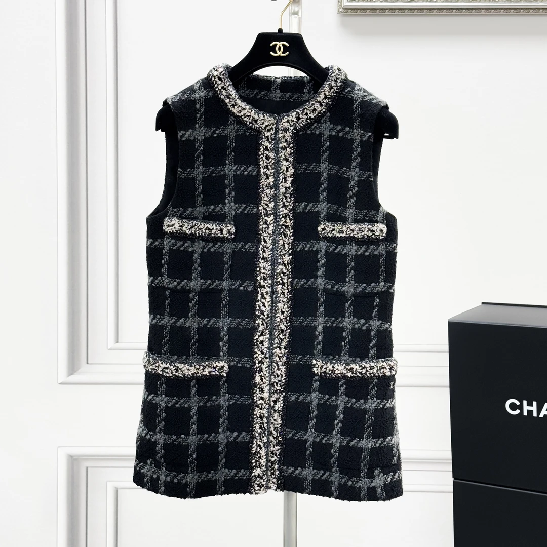 99新 Chanel/香奈儿 34码22K黑灰格纹四口袋粗花呢长款马甲