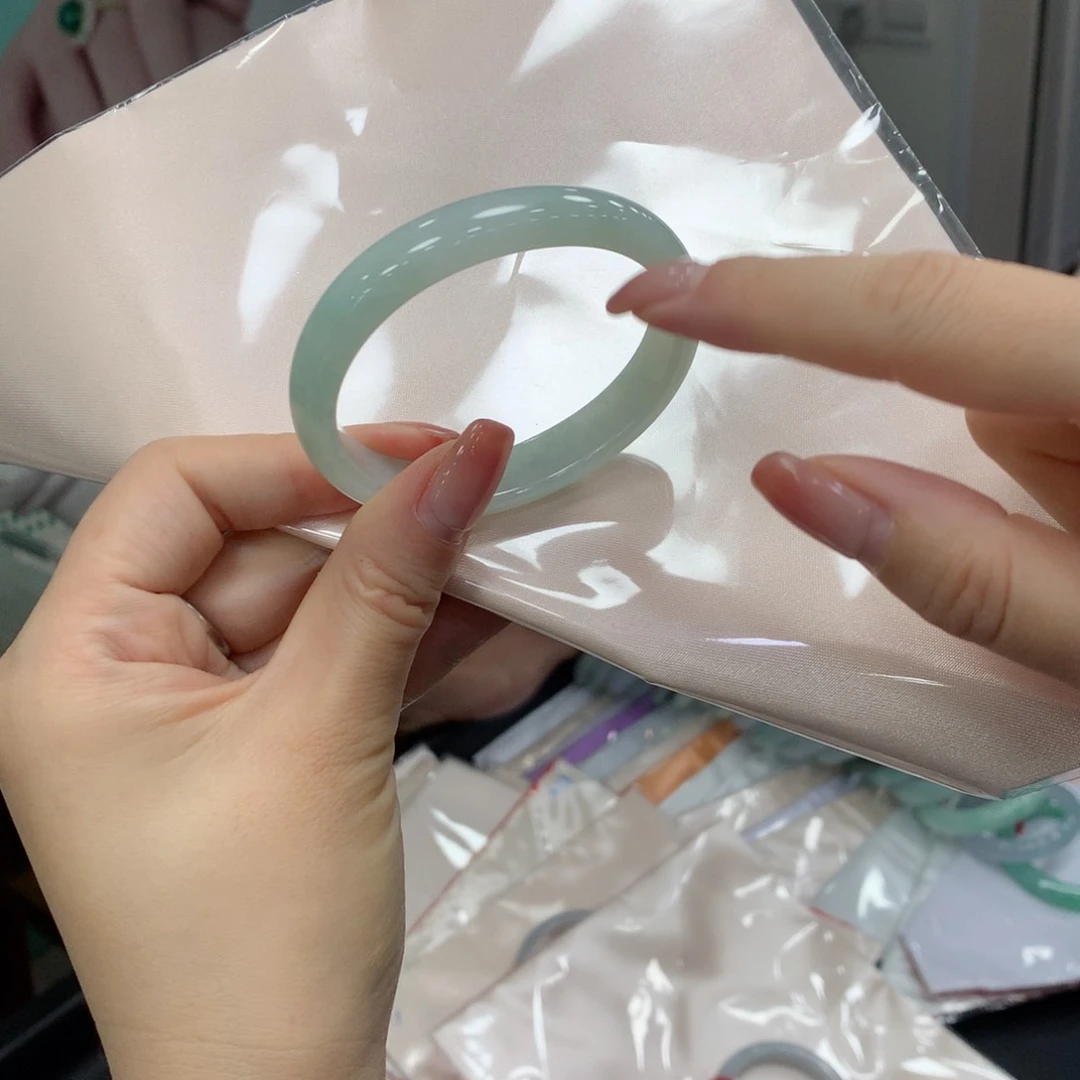 翡翠手镯未镶嵌?**心买断