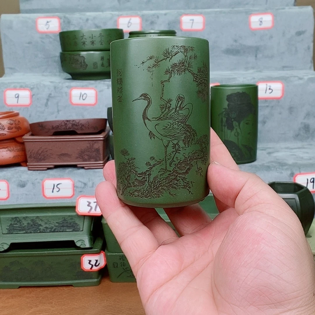 紫砂花盆我在看书