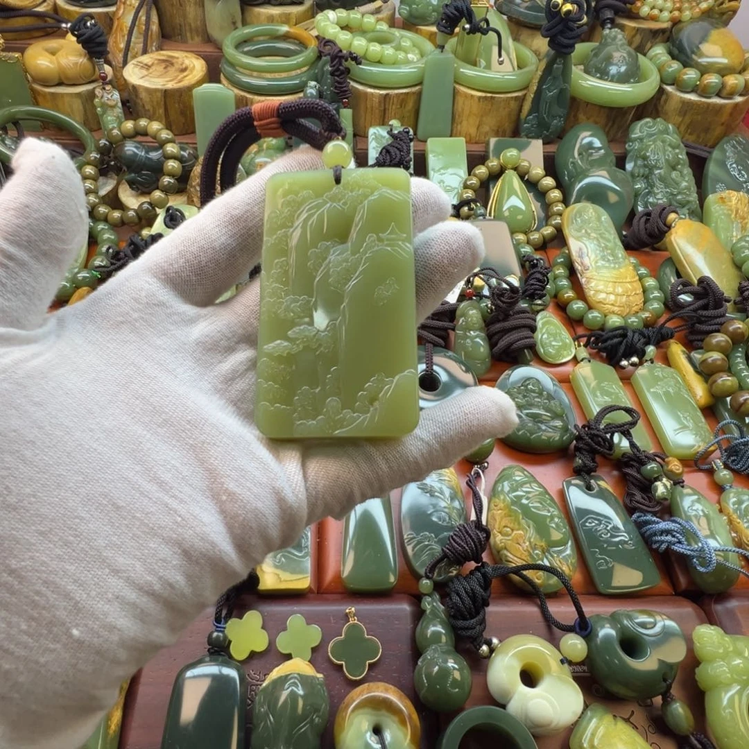 D***流岫岩河磨玉（透闪石质玉）未镶嵌颈饰
