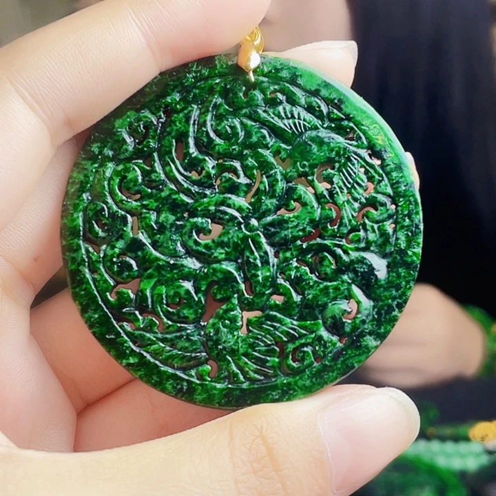 翡翠未镶嵌颈饰多样性