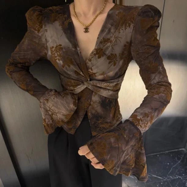 法式复古提花时尚气质不规则扭结刺绣衬衫女2025秋季新款休闲上衣