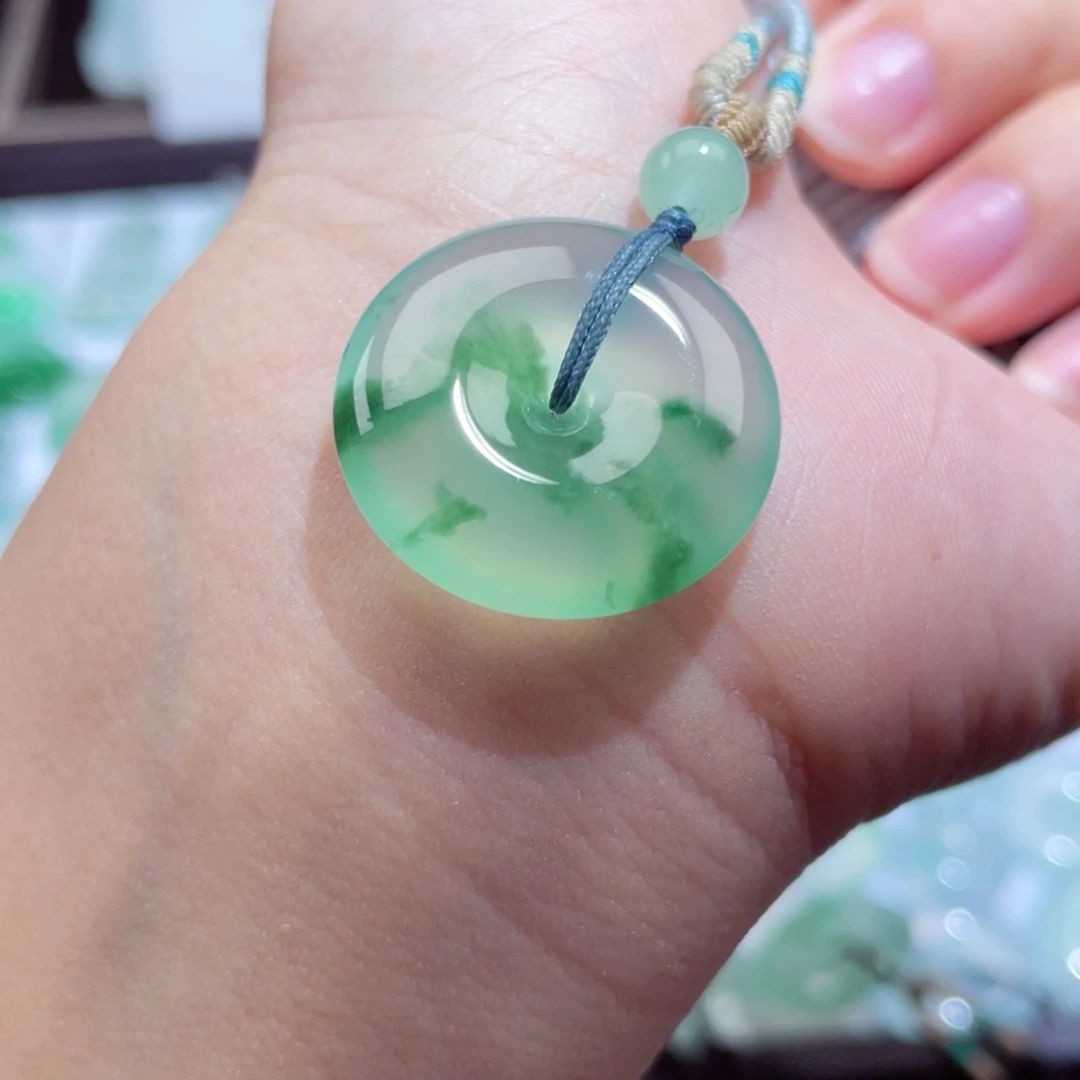 颈饰未镶嵌翡翠平安扣