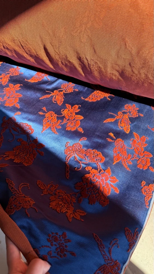 【漳缎】门幅70 熟丝宝蓝色底桔色蝶恋花纹漳缎 桑蚕丝面料 床品