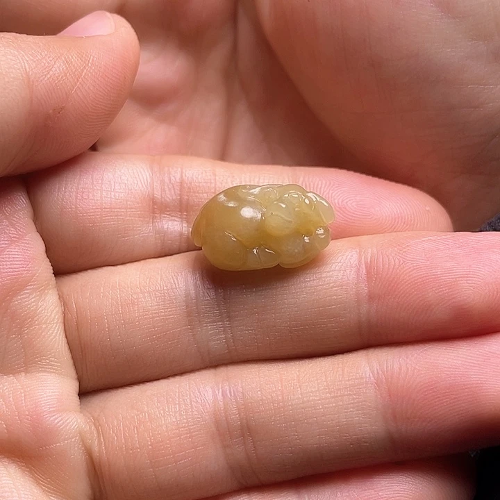 和田玉（黄玉）和田玉小牛未镶嵌