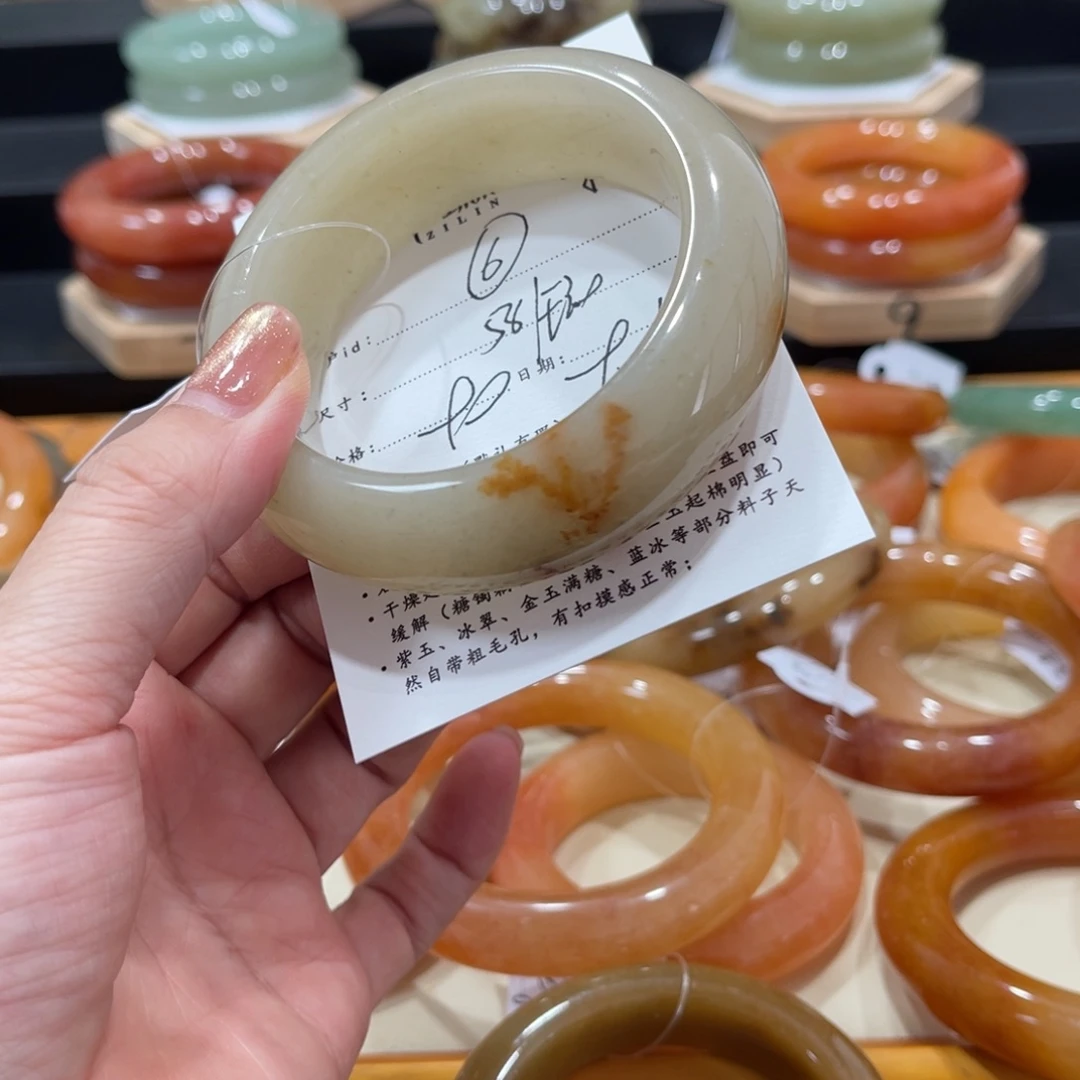 未镶嵌手镯石英质玉