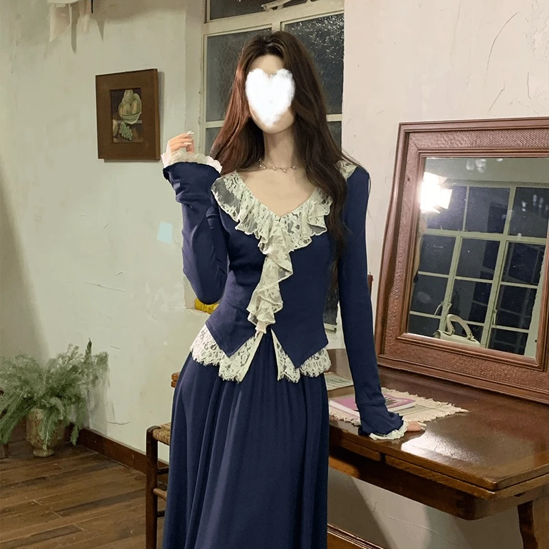 设计感长袖上衣蕾丝拼接2025秋季新款法式高级显瘦时尚T恤女