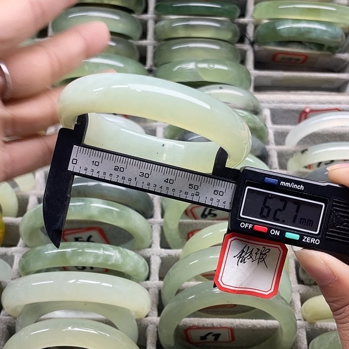 未镶嵌蛇纹石玉手镯71