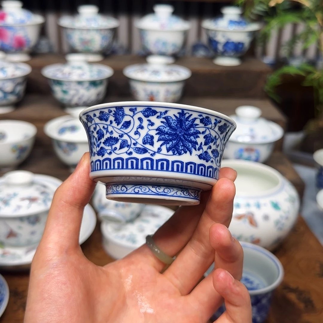 华***子明逸堂青花点绘缠枝莲马蹄杯