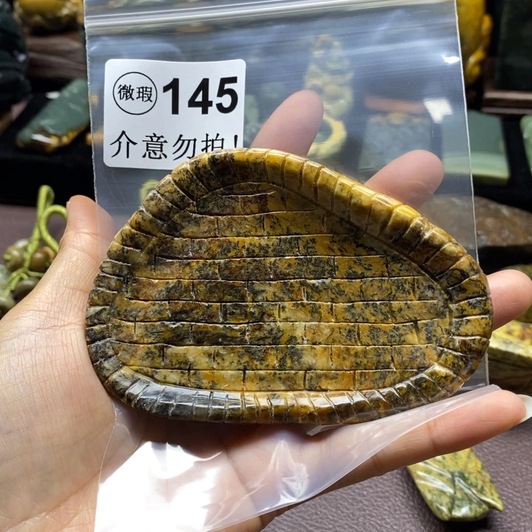 未镶嵌岫岩河磨玉（透闪石质玉）把件