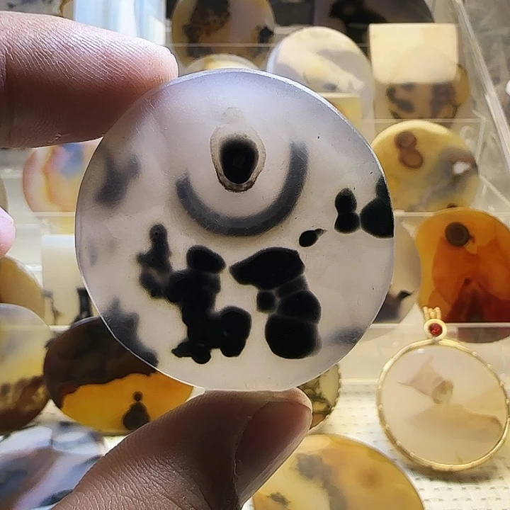 玛瑙/玉髓未镶嵌珠宝奇石