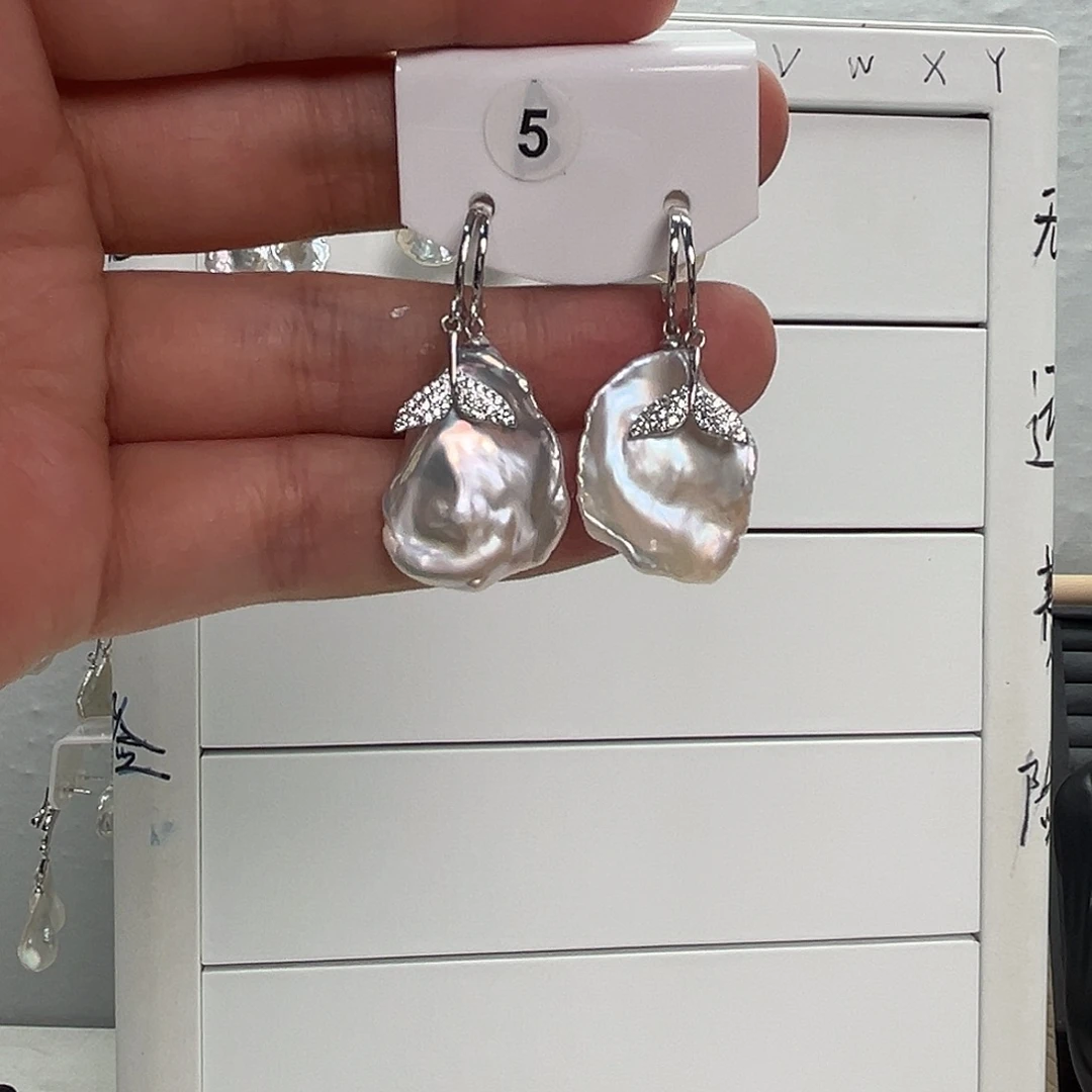 非金属琉璃925银巴洛克花瓣耳饰