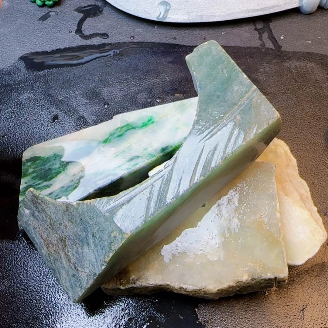 大***海翡翠未镶嵌颈饰05