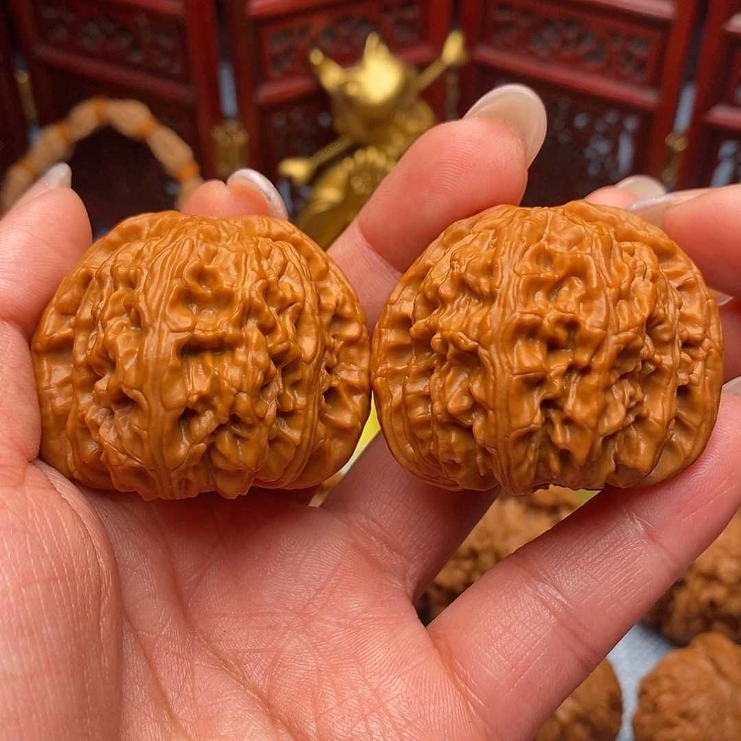 文玩核桃把件毕业红皮山地球白43全品