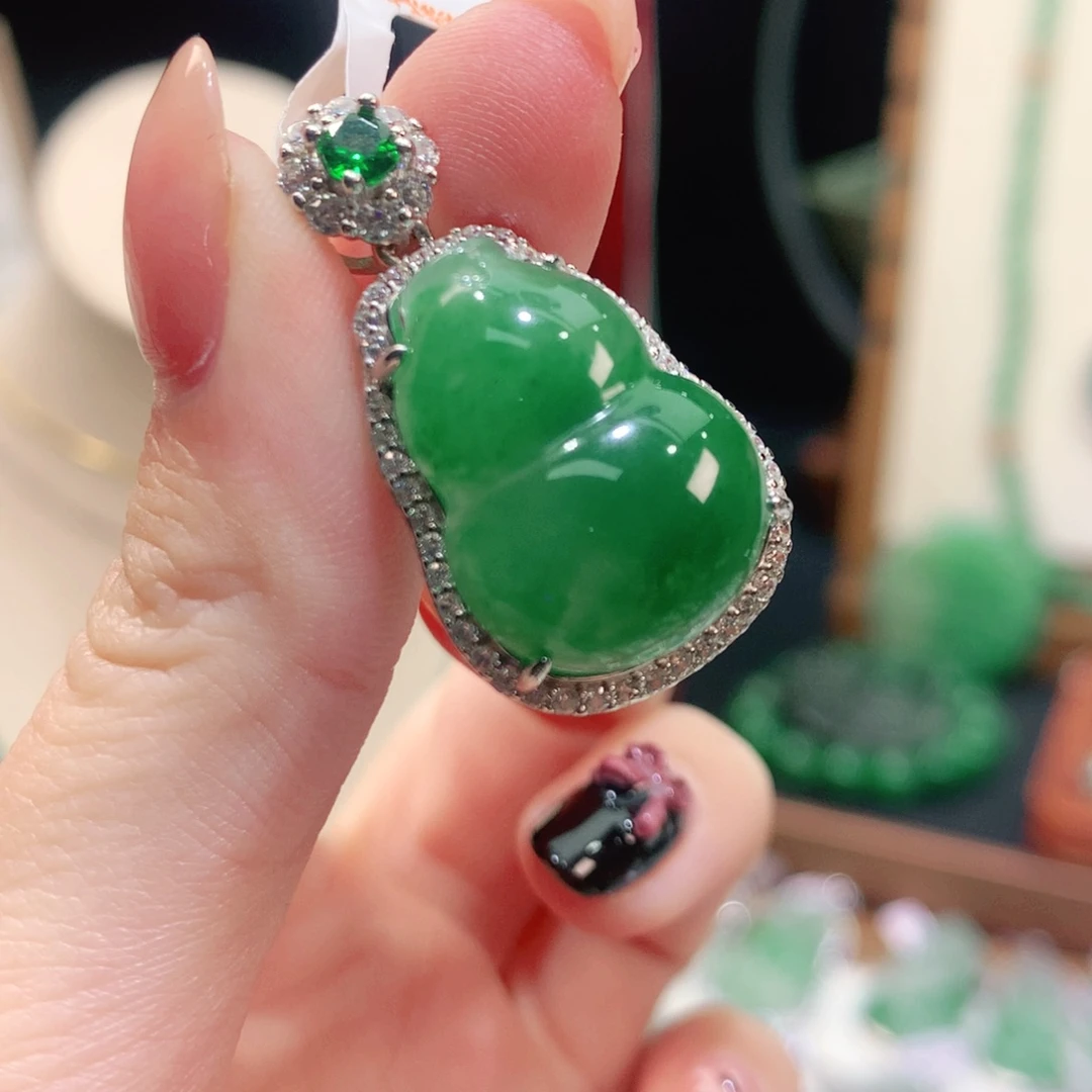 石英质玉（非洲翠）银S925镶嵌颈饰葫芦