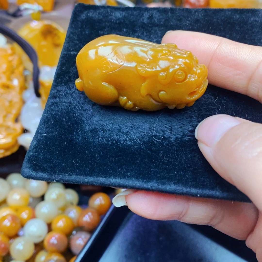 未镶嵌石英质玉（黄龙玉）手链