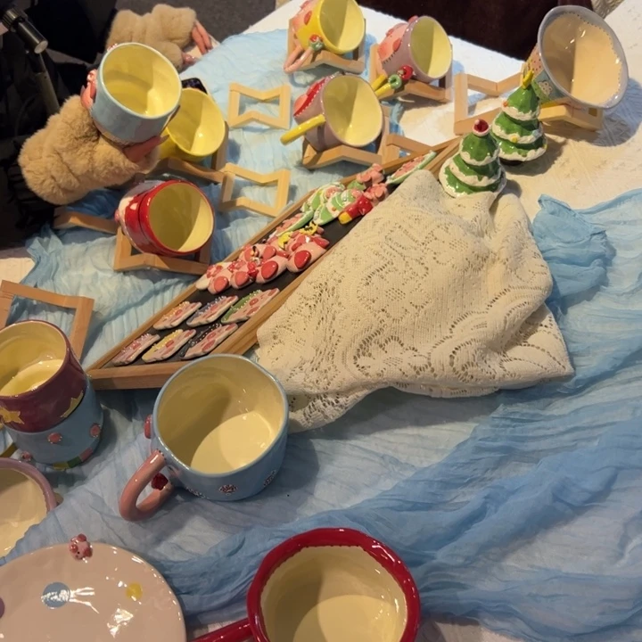 暗***点预定三个。两个猪猪杯 一个盘