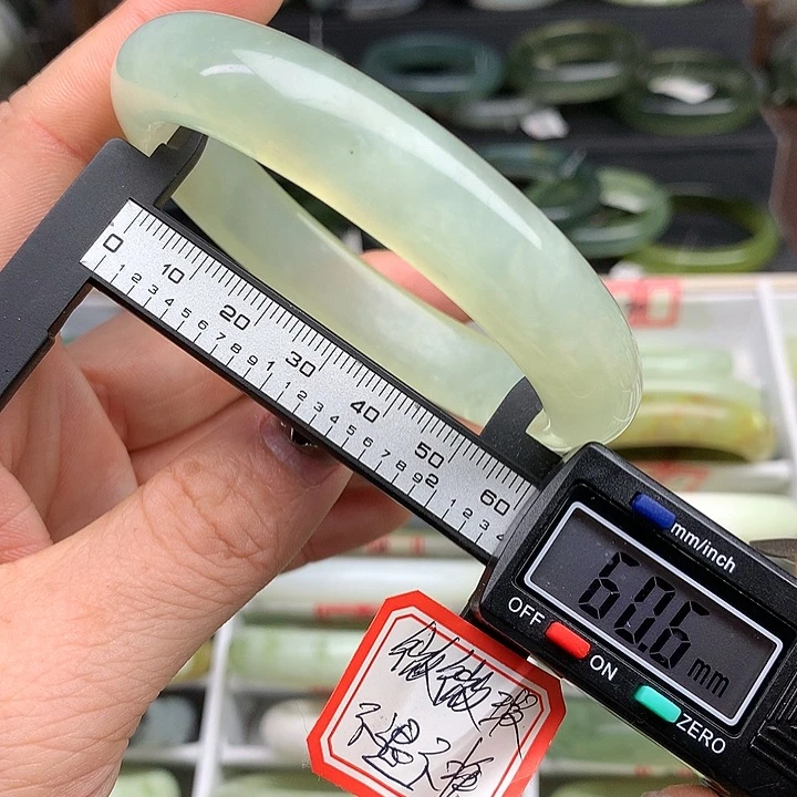 蛇纹石玉手镯未镶嵌878