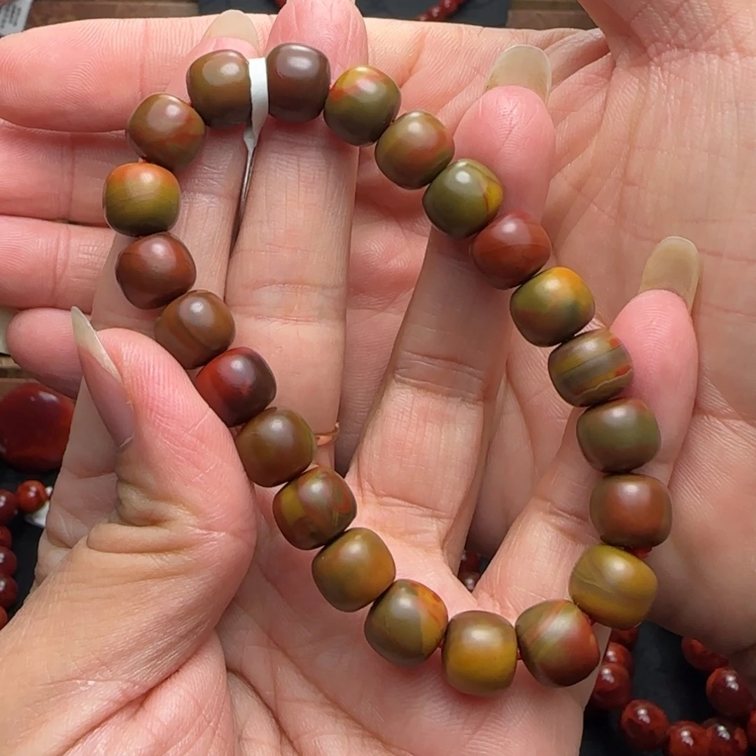 隐***隐南红玛瑙未镶嵌手串