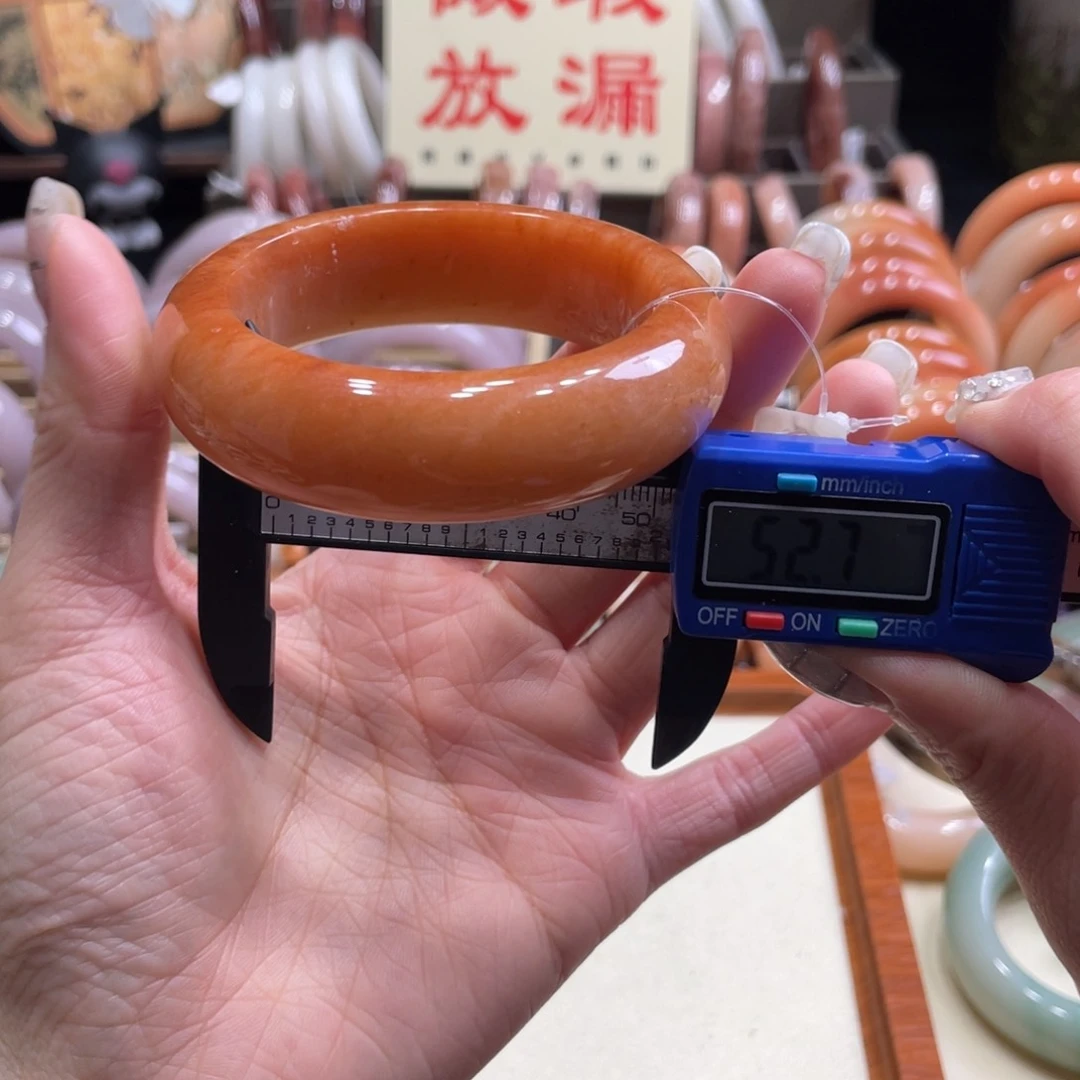 未镶嵌手镯石英质玉