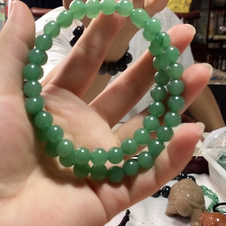 颈饰未镶嵌石英质玉