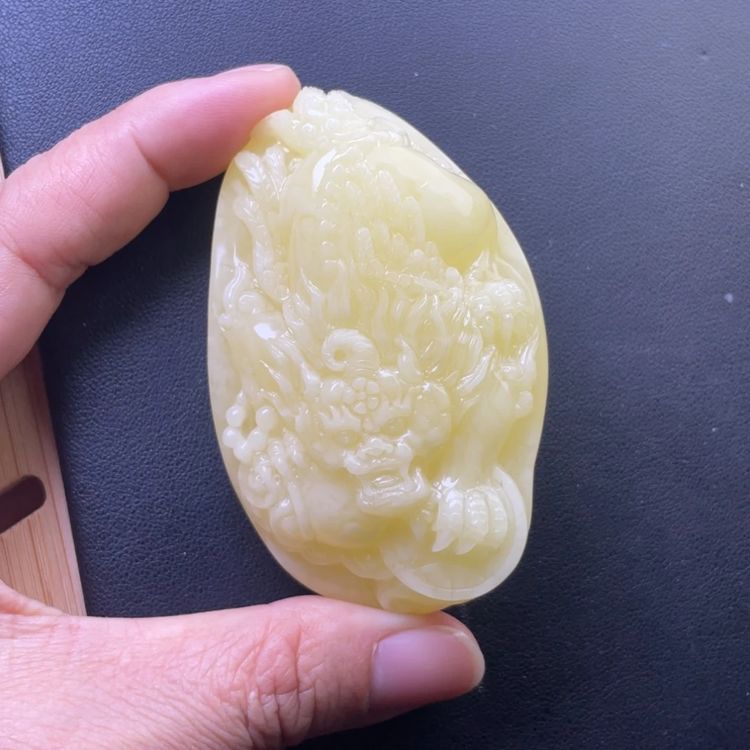 琥珀未镶嵌颈饰天然的琥珀蜜蜡