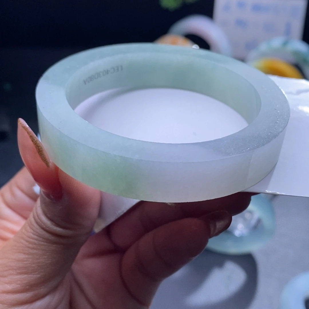 定制翡翠未镶嵌翡翠手镯