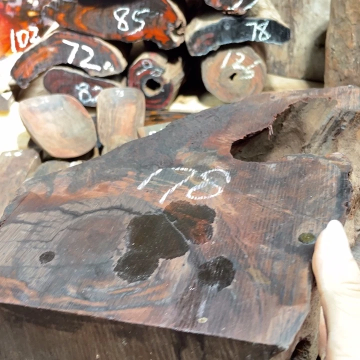 戚***草交趾黄檀（大红酸枝）