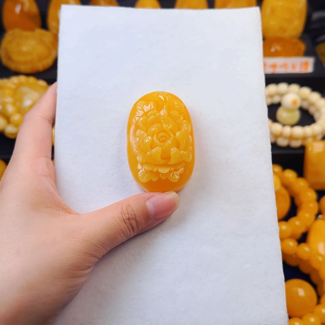 蜜蜡未镶嵌颈饰牡丹花吊坠