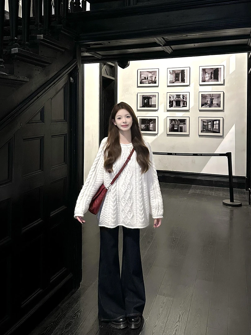 2025秋季新款韩系高级感穿搭圆领针织衫上衣修身显瘦微喇裤两件套