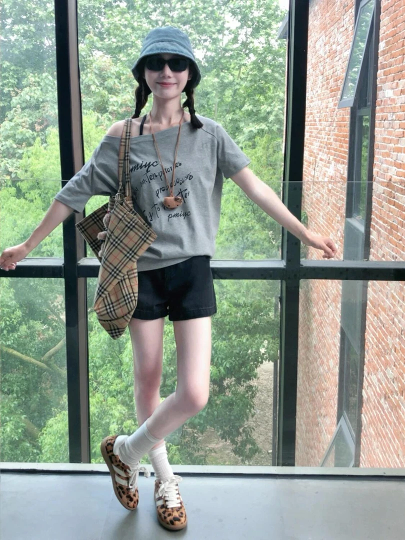 夏季新款休闲风简约时尚短袖上衣百搭修身显瘦短裤洋气套装女