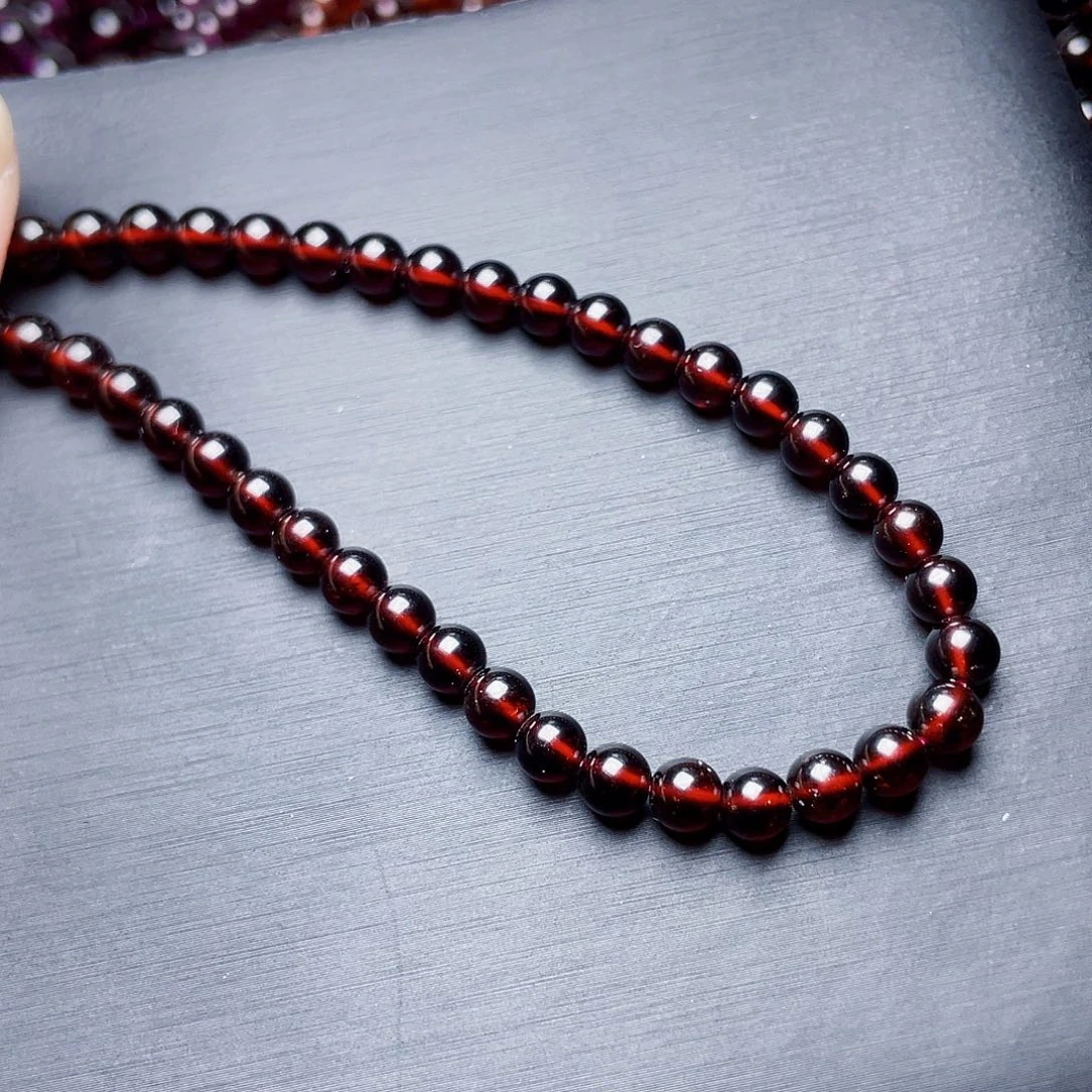 芝****未镶嵌石榴石手链5.6MM毕业级天然酒红单圈10A级