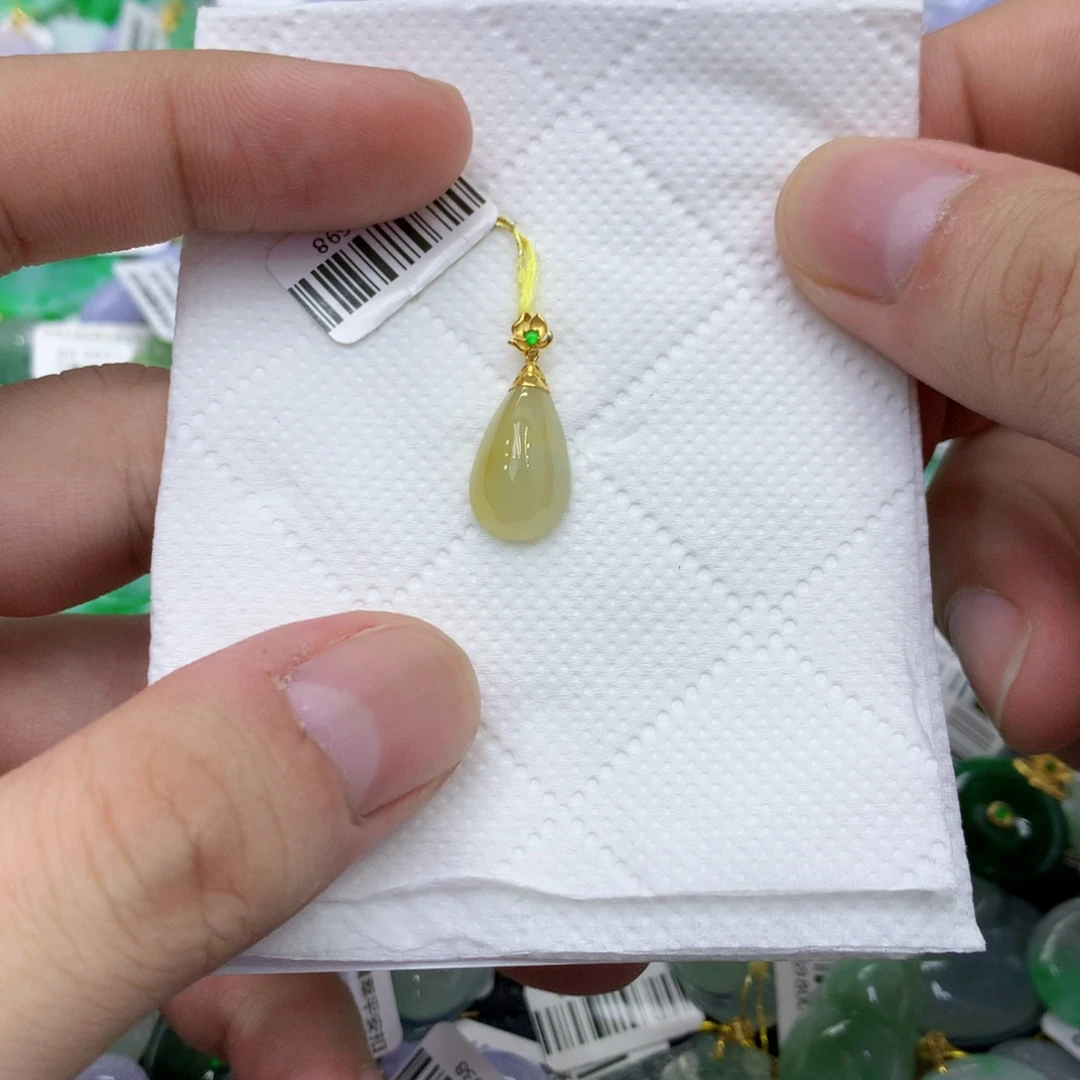 翡翠18K金镶嵌颈饰翡翠