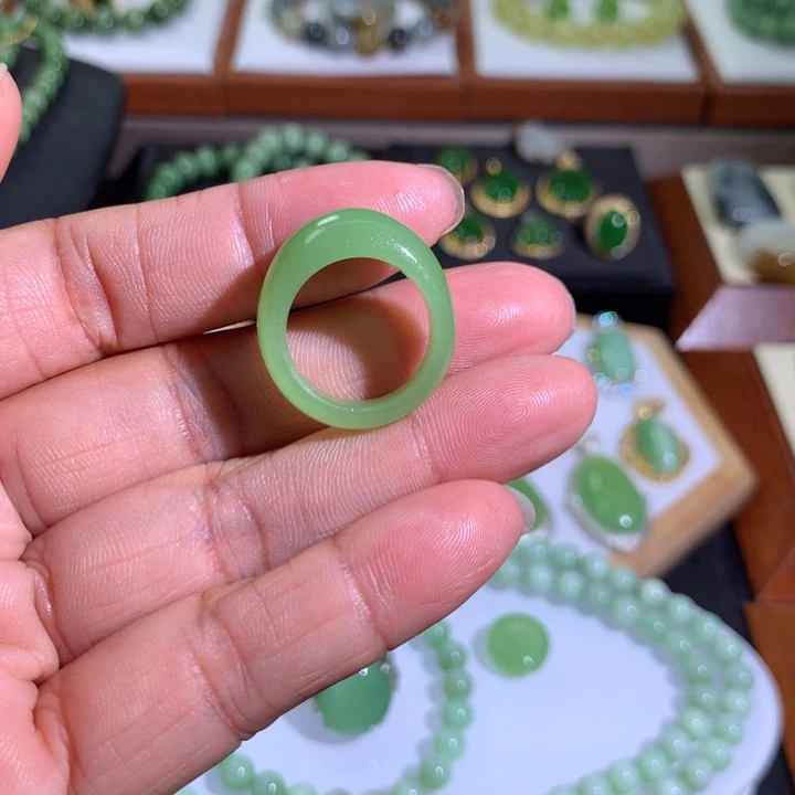 一***一未镶嵌戒圈和田玉（翠青玉）