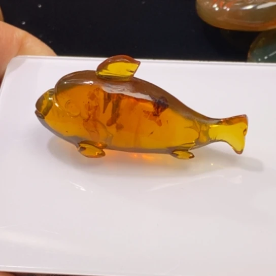 琥珀未镶嵌裸石小海豚